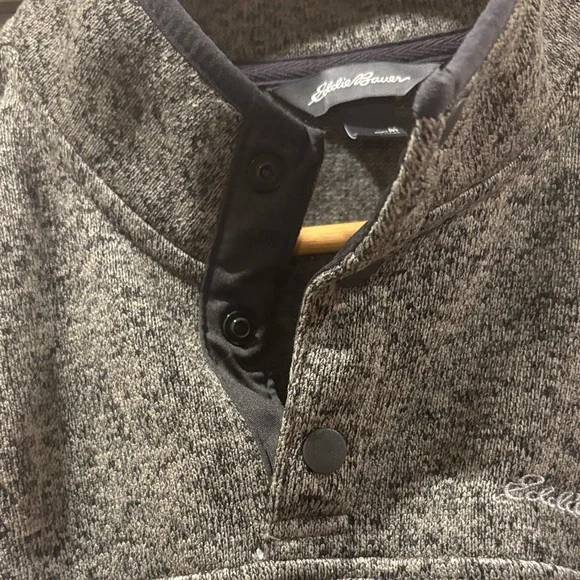 Eddie Bauer Men's Charcoal Crewneck Sweater - Picture 4 of 5